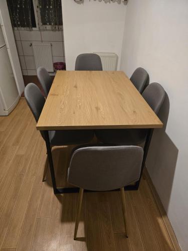 Perla Central Apartment in Zilah