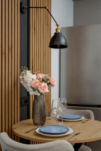 A Comfortable Apartment Near the Market Square by Noclegi Renters - image 2