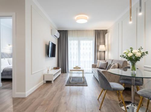 Urban Chic - Mennica Residence Luxury Stay for 10 Guests in Central Warsaw, Warsaw