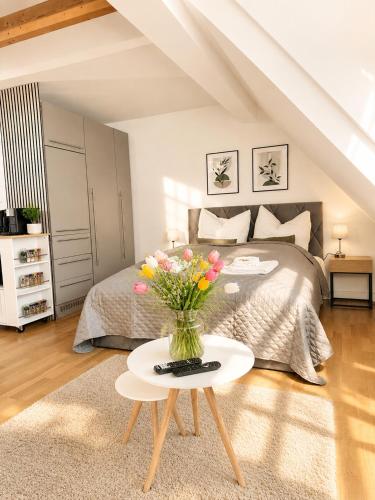 BELLA - Business&Family Ap 16, 100m vom Konzerteingang Schloß, Parkplatz, SmartTV, Netflix, Waschmaschine, 24h Checkin, 46qm