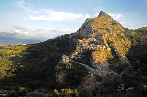 Agriturismo "Borgo Madonna degli Angeli" - charming cottages in the gardens !