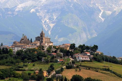 Agriturismo "Borgo Madonna degli Angeli" - charming cottages in the gardens !