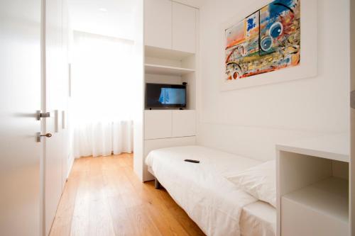 Gallery House - image 6