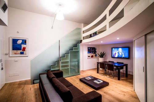 Gallery House - image 3