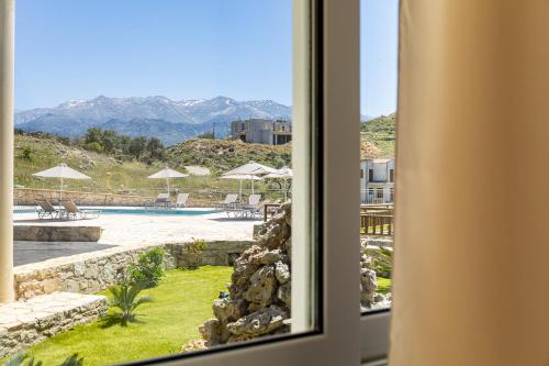 Theodoros Malaxa Retreat - Pool & Amazing View in Keramies