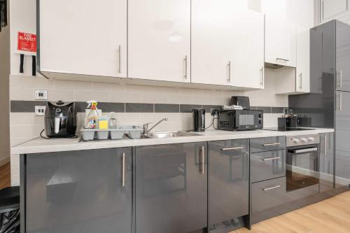 Spacious apartment for groups in City Centre, Liverpool (photo 5)