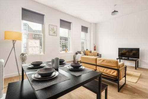 Spacious apartment for groups in City Centre, Liverpool (photo 3)