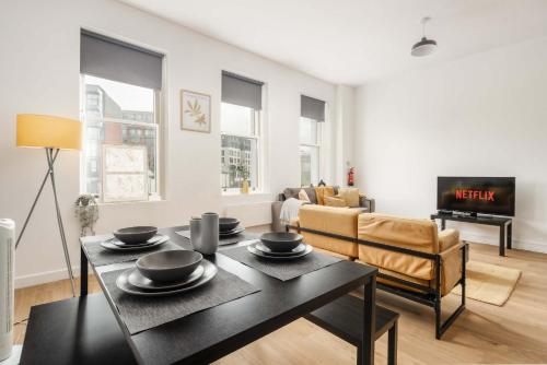 Spacious apartment for groups in City Centre, Liverpool (photo 6)
