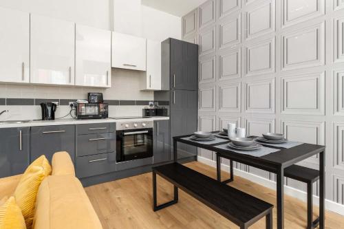 Spacious apartment for groups in City Centre, Liverpool (photo 9)