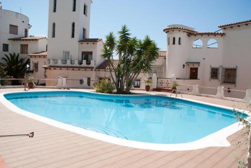 مسبح, Apartamento en acantilado con wifi y aire acondicionado in إربانيتزاكيو مونتاجافينا