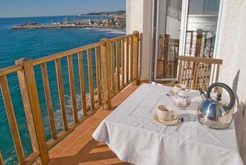 شرفة/ تراس, Apartamento en acantilado con wifi y aire acondicionado in إربانيتزاكيو مونتاجافينا