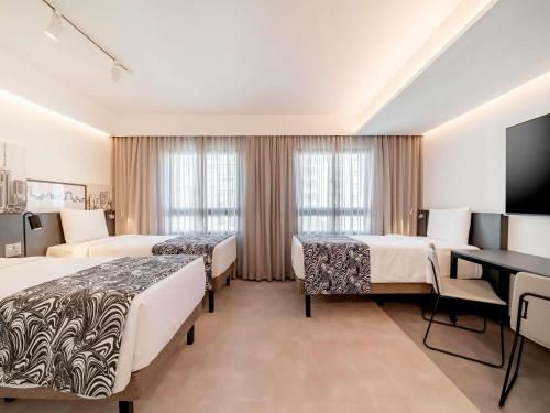 3 twin beds
