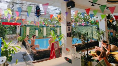 Pemandangan, THE PLACE Hostel & Pool Bar in Siem Reap