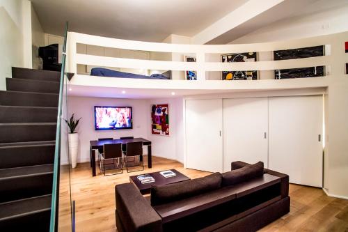 Gallery House - image 12