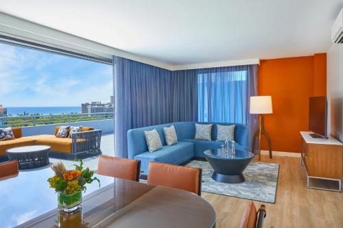 Courtyard by Marriott Waikiki Beach near St Andrew's Cathedral