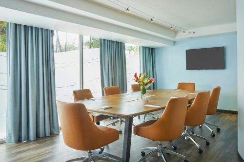 Meeting room / ballrooms, Courtyard by Marriott Waikiki Beach near The Surfing Pig Hawaii