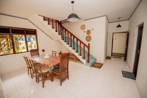 Ohana Hiriketiya Surf Coliving - image 3