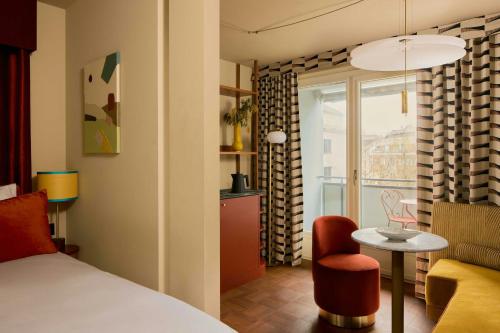 room detail thumbnail 0