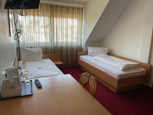 5 twin beds