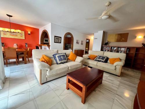 Central 3 Bedrooms Apartment with Pool
