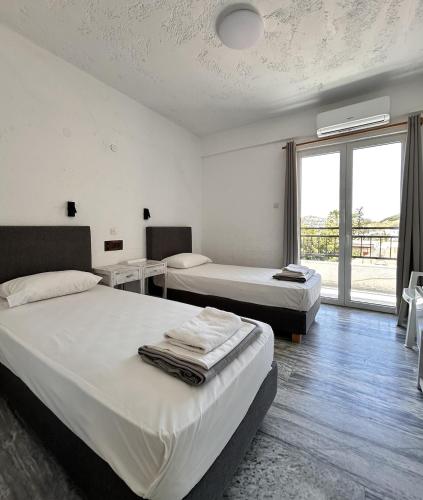 Matala Hostel  in Adelianos Kampos