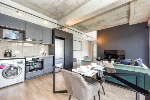 Létesítmények, The Lineal 521 - Urban 1BR Escape in Sandton Rooftop Pool Access in Sandton
