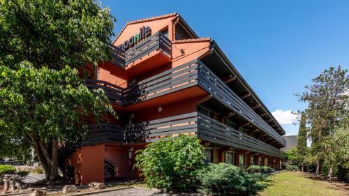 Exterior view, Campanile NATURE - Montpellier Sud in Tournezy