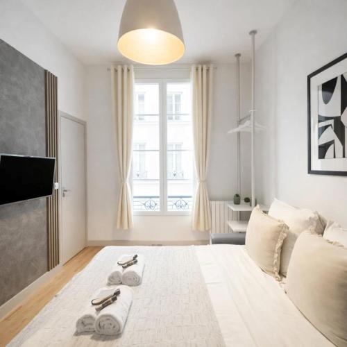 Champs-Elysees stunning family flat - image 11