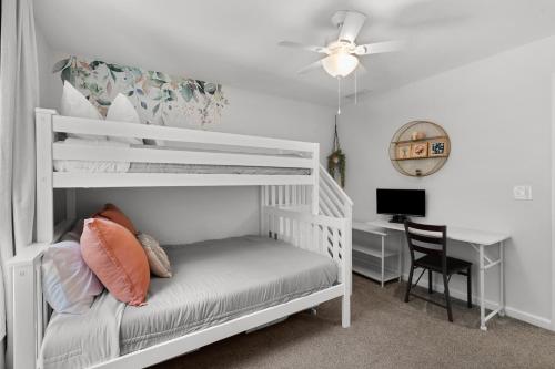 3BR Modern Home Near LakePoint KSU Lakes Trails - image 12