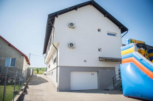 Viesnīcas āriene, Casa Albă (Casa Alba) in Sandulesti
