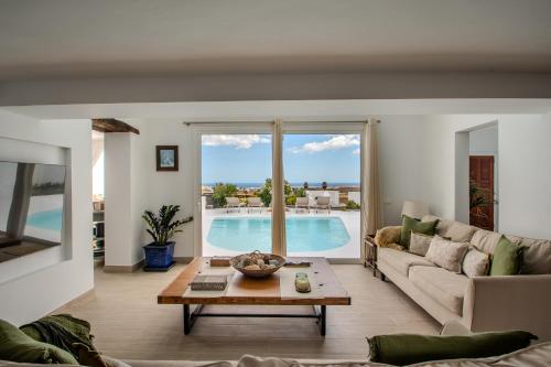 Sala de estar/TV partilhada, Villa Lore by Villalize in Nazaret