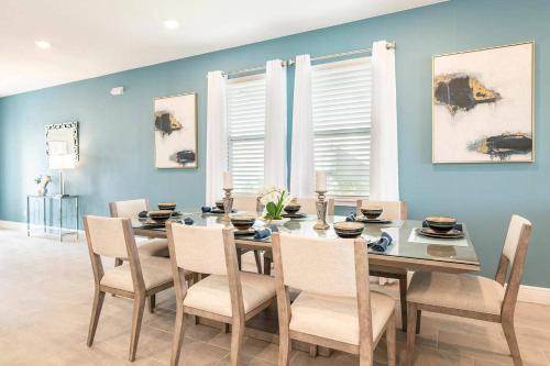 DLuxx Stunning House with Pool Movie Theater 428 in Orlando, USA
