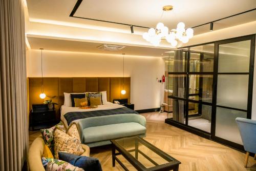 City Hotel