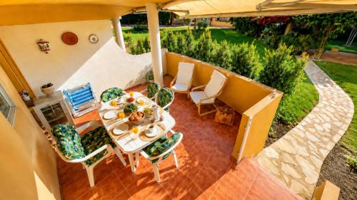 Apartamento Sergi en Denia con terraza, parking y piscina a 150m de la playa by Family Homes