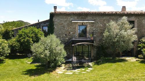 Viesnīcas āriene, Former Sheepfold With Natural Shared Pool In Drôme (Former Sheepfold With Natural Shared Pool In Drome) in Puī Senmartēna