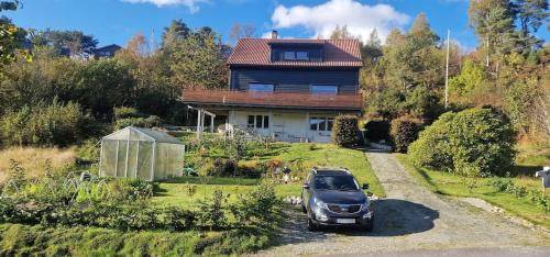 Hus på Drange (Hus pa Drange) in Lysekloster