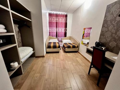 room detail thumbnail 1