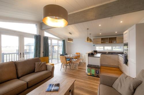 3 bedrooms, 5 beds