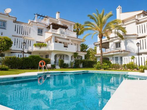 Casa del Mar 2BR Pool Supermarket Close to Puerto Banus and beach