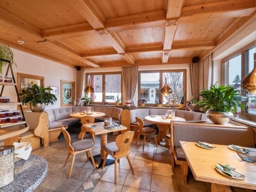  Hotel Theresia Garni in Sankt Johann in Tirol