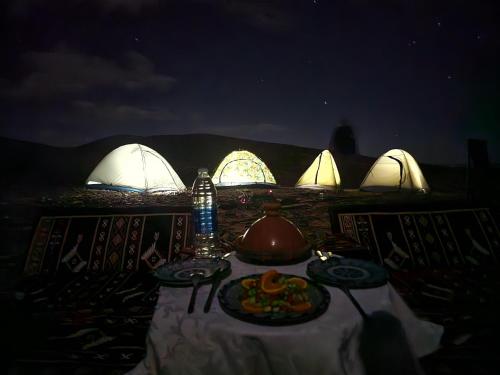 Desert mountains camping in Lac Yasmins