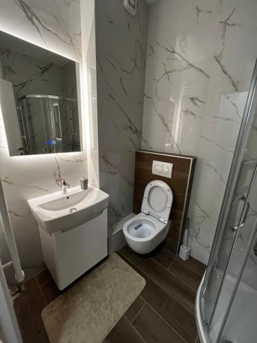 BL Central Apartment - image 3