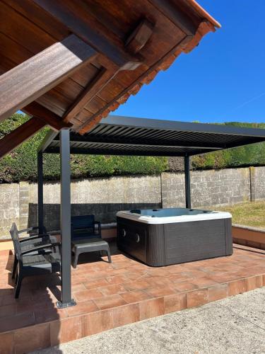 Casa con jardín y Jacuzzi en Abegondo, A Coruña (Casa con jardin y Jacuzzi en Abegondo, A Coruna) in Abegondo