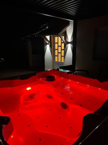 Casa con jardín y Jacuzzi en Abegondo, A Coruña (Casa con jardin y Jacuzzi en Abegondo, A Coruna) in Abegondo