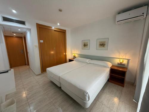 2 twin beds