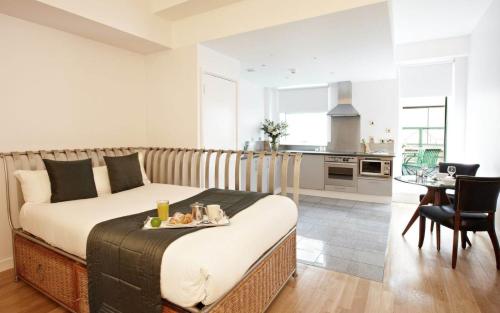196 Bishopsgate Apartments by DMONTRIO, London