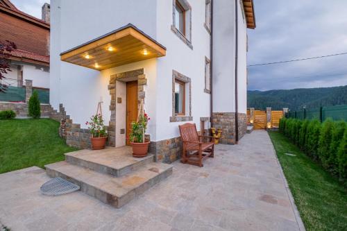 Chalet BOGEMA - Sauna, BBQ & Jacuzzi – khách sạn tại Beli Iskar