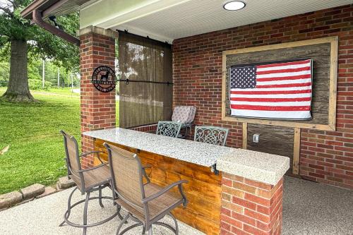 Remodeled Columbia Home: 14 Mi to St Louis in Columbia (IL)
