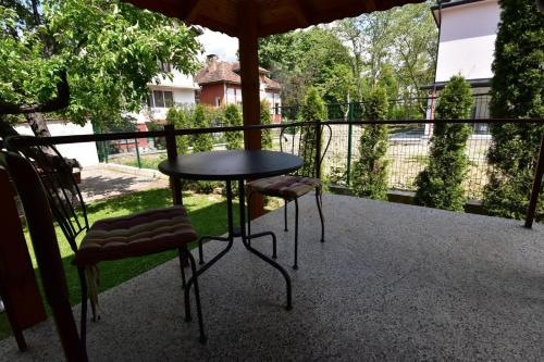 Balkon/Terrasse, Simada Green Guesthouse in Varshets