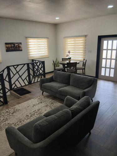 Spacious 2-BR, Bright & Private Top Floor Retreat - Portmore Pines